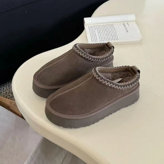 Pantoufles chaudes pour femmes, Mules à plateforme pelucheuse caramel, hauteur de levage confortable, diapositives intérieures et extérieures, garniture rouge, automne hiver 2025