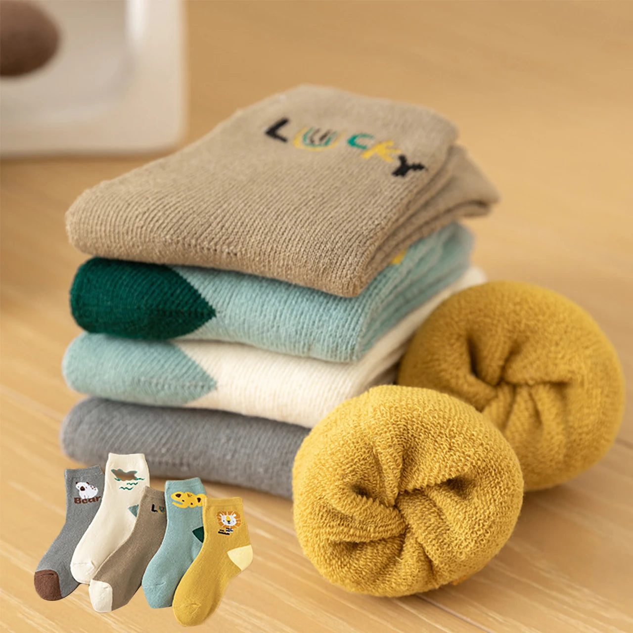 Chaussettes de sol épaisses et chaudes pour enfants, chaussettes à Tube moyen en peluche, chaussettes longues d'hiver pour garçons, chaussures thermiques pour enfants, chaussettes mignonnes de dessin animé pour bébé