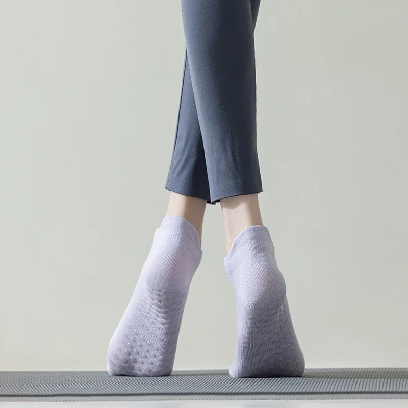 Chaussettes de Yoga en maille respirante pour femmes, en coton, coupe basse, courtes, pour gymnastique, Fitness, danse, sport, professionnelles, antidérapantes, pour Pilates