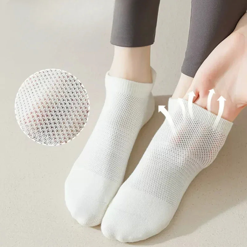 Chaussettes de Yoga en maille respirante pour femmes, en coton, coupe basse, courtes, pour gymnastique, Fitness, danse, sport, professionnelles, antidérapantes, pour Pilates