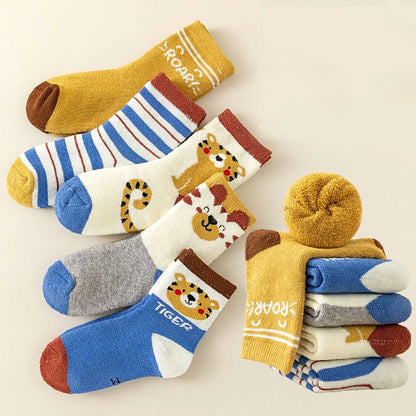 Chaussettes de sol épaisses et chaudes pour enfants, chaussettes à Tube moyen en peluche, chaussettes longues d'hiver pour garçons, chaussures thermiques pour enfants, chaussettes mignonnes de dessin animé pour bébé